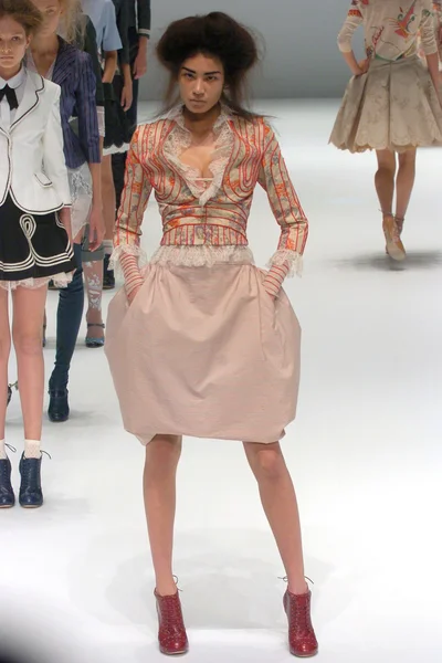 Look 10